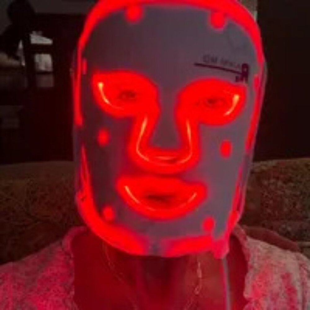 RajaniMD LED Mask - Picture 5 of 8